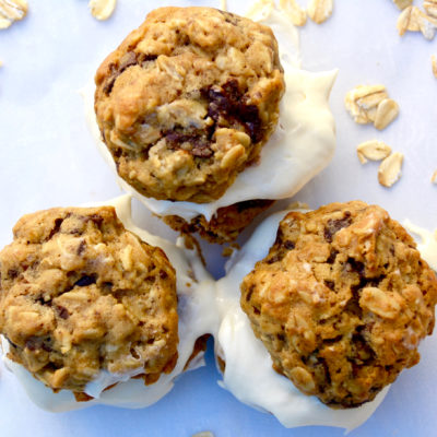 The Best Oatmeal Chocolate Chip Cookie Cream Pie Recipe (Mini Cream Pies)