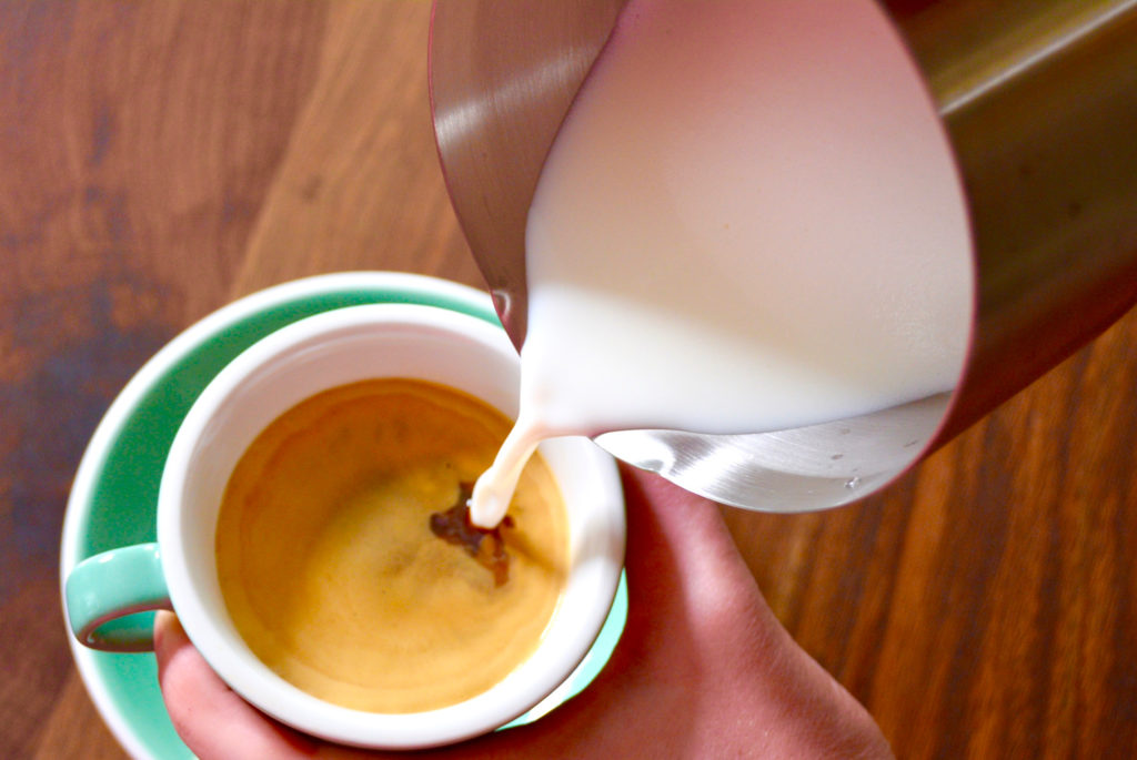 Common Milk Frothing Mistakes: 2 Must See Videos #LatteArtFail - Perfect  Daily Grind
