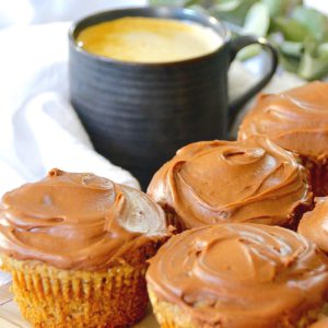 chai coffee with chocolate cupcakes 