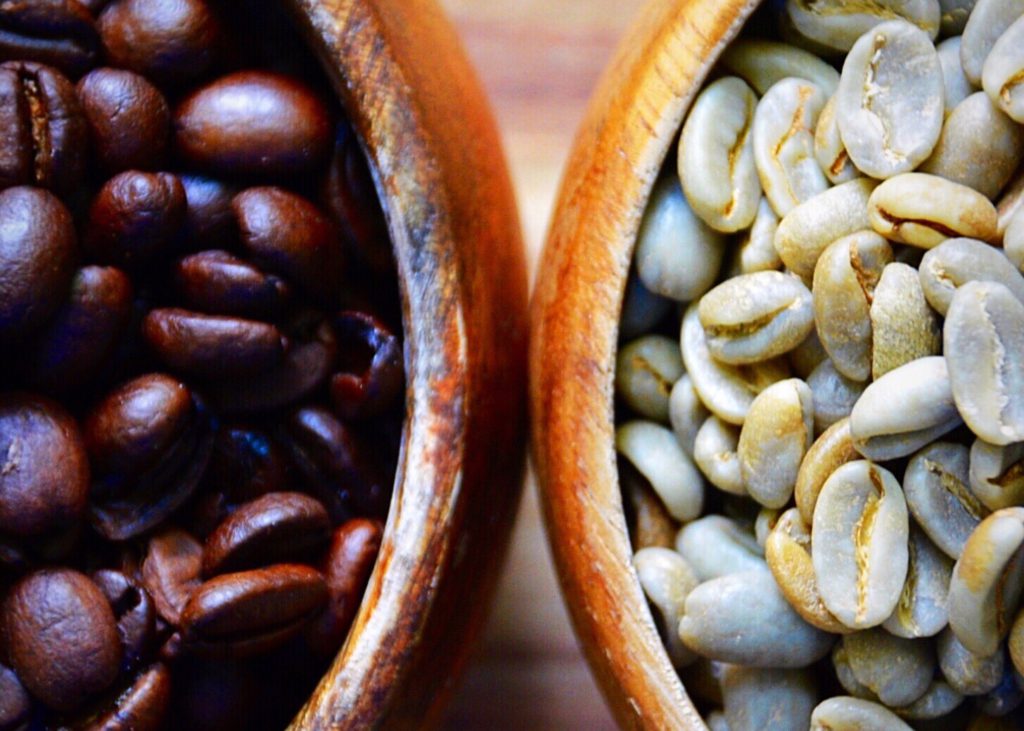 green coffee and regular coffee beans